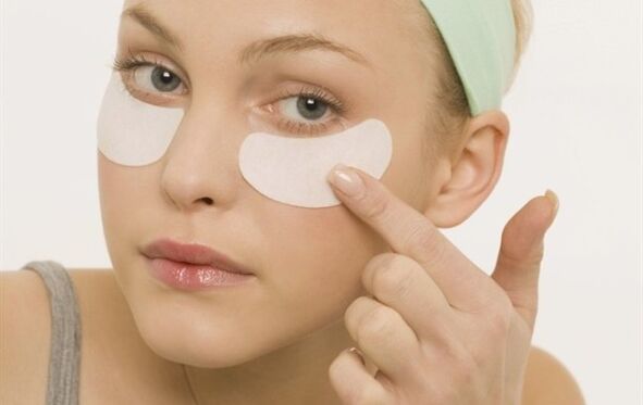 rejuvenating the skin around the eyes with a patch