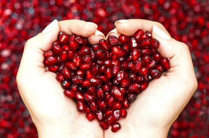 Pomegranate seed oil will restore skin tone to the face and protect against ultraviolet radiation. 